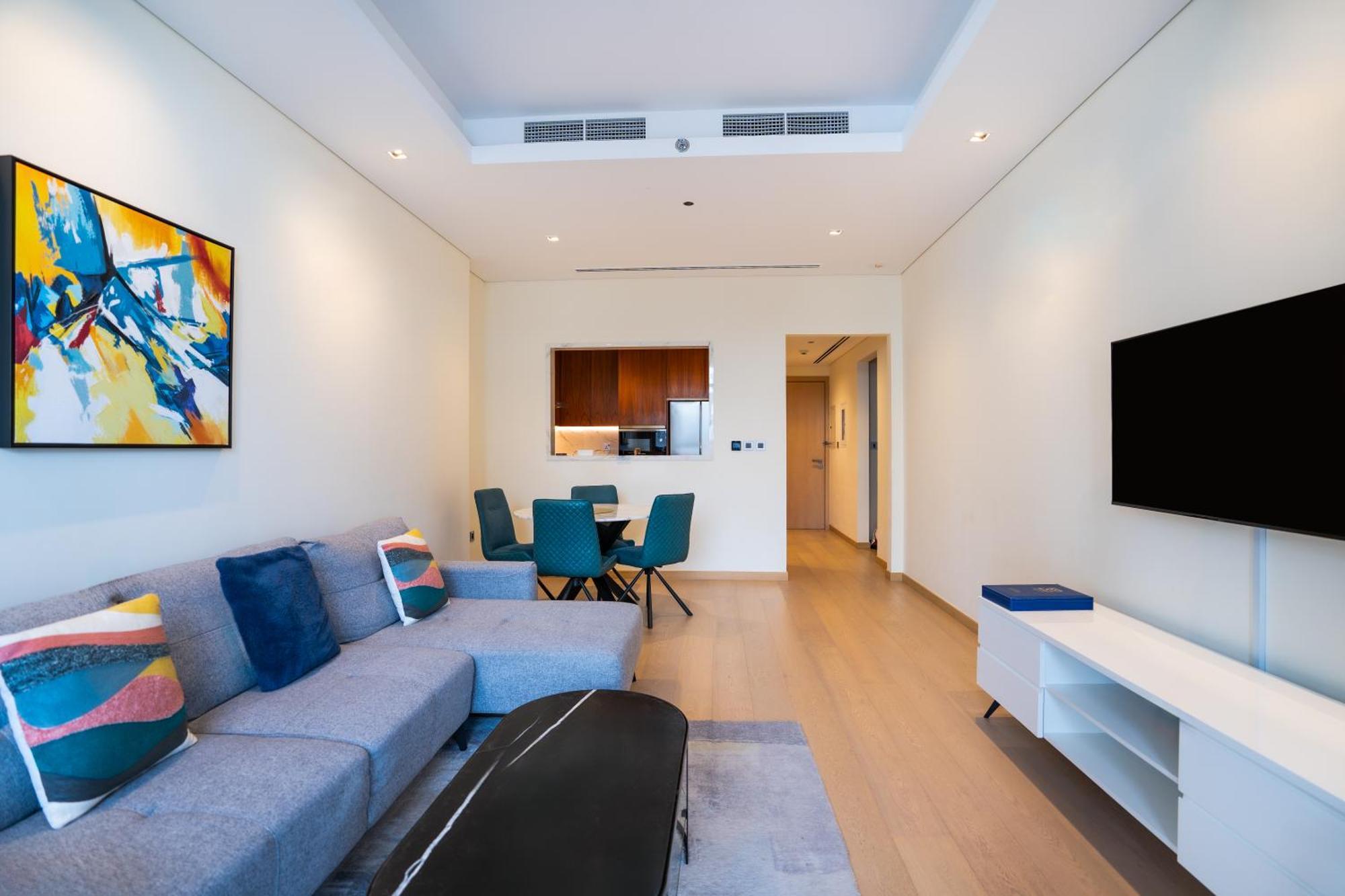 Rh- Modern Comfort & Bright 1br Near Mall, Views *